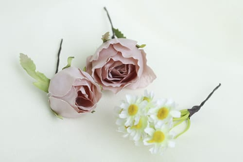 クリームベージュピンクと小花たちのラウンドブーケ