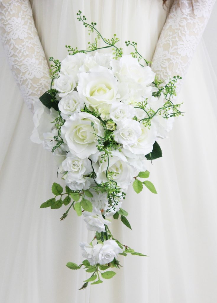 ニッサン・638 【造花】結婚式・前撮りに！白×緑の王道キャスケード 