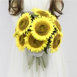 ひまわりのクラッチブーケ