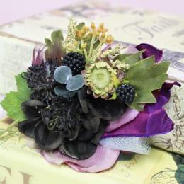 黒あじさいとベリーの大人コサージュ
