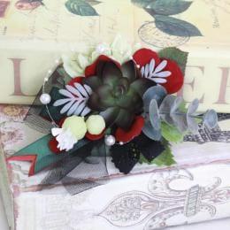 多肉と黒レースのコサージュ