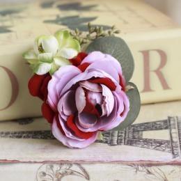 アティックローズとオペラモーヴグラデーションのコサージュ