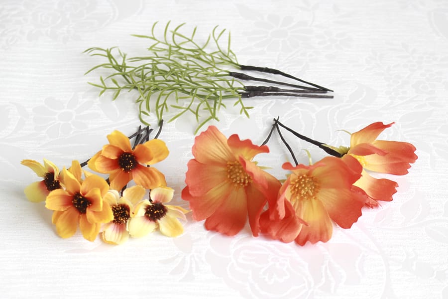 オレンジコスモスのヘッドドレス 髪飾り 13輪 商品詳細 造花ウェディングブーケの通販 フランネリカ